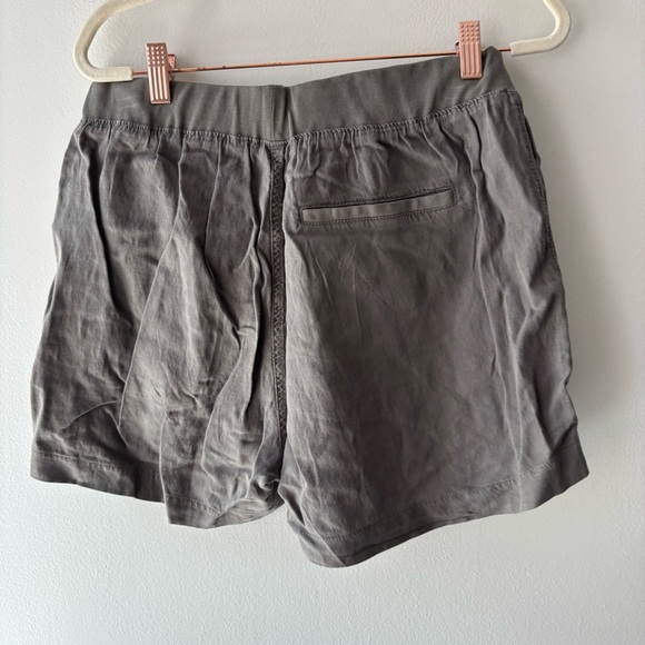 Faherty Arlie Day linen blend Short In Olive Green S L NWT - Picture 7 of 11